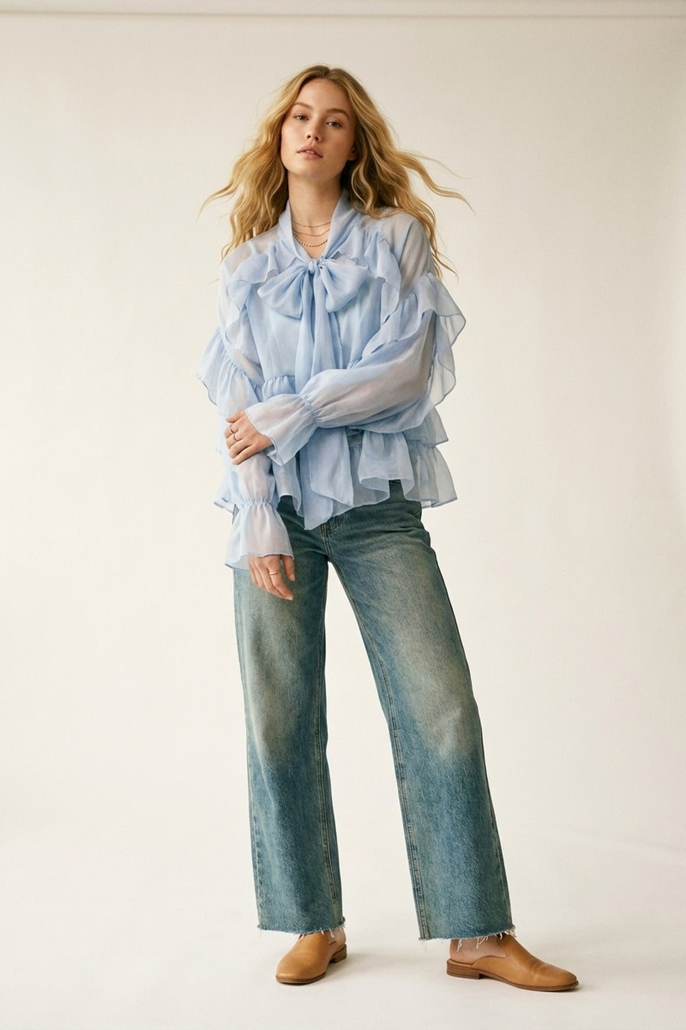 Blouse en mousseline de soie à volants bleu clair en tissu de chiffon