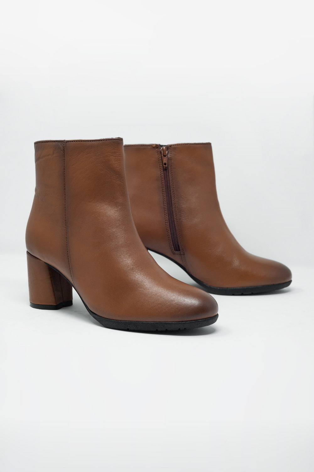 Bottines à talon mi-haut  Cuir marron