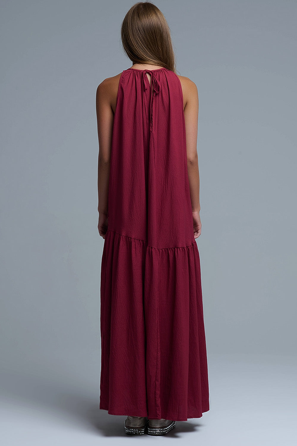 Burgundy Halter Neck Maxi Dress With Seam Detailing (Robe longue dos nu avec coutures)