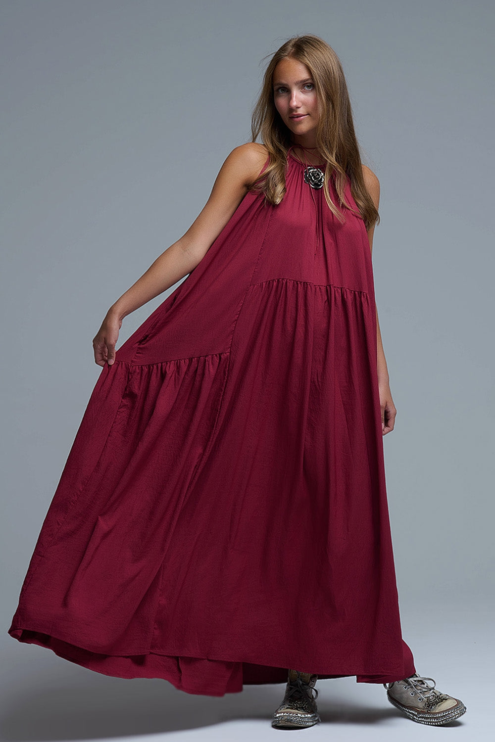 Burgundy Halter Neck Maxi Dress With Seam Detailing (Robe longue dos nu avec coutures)