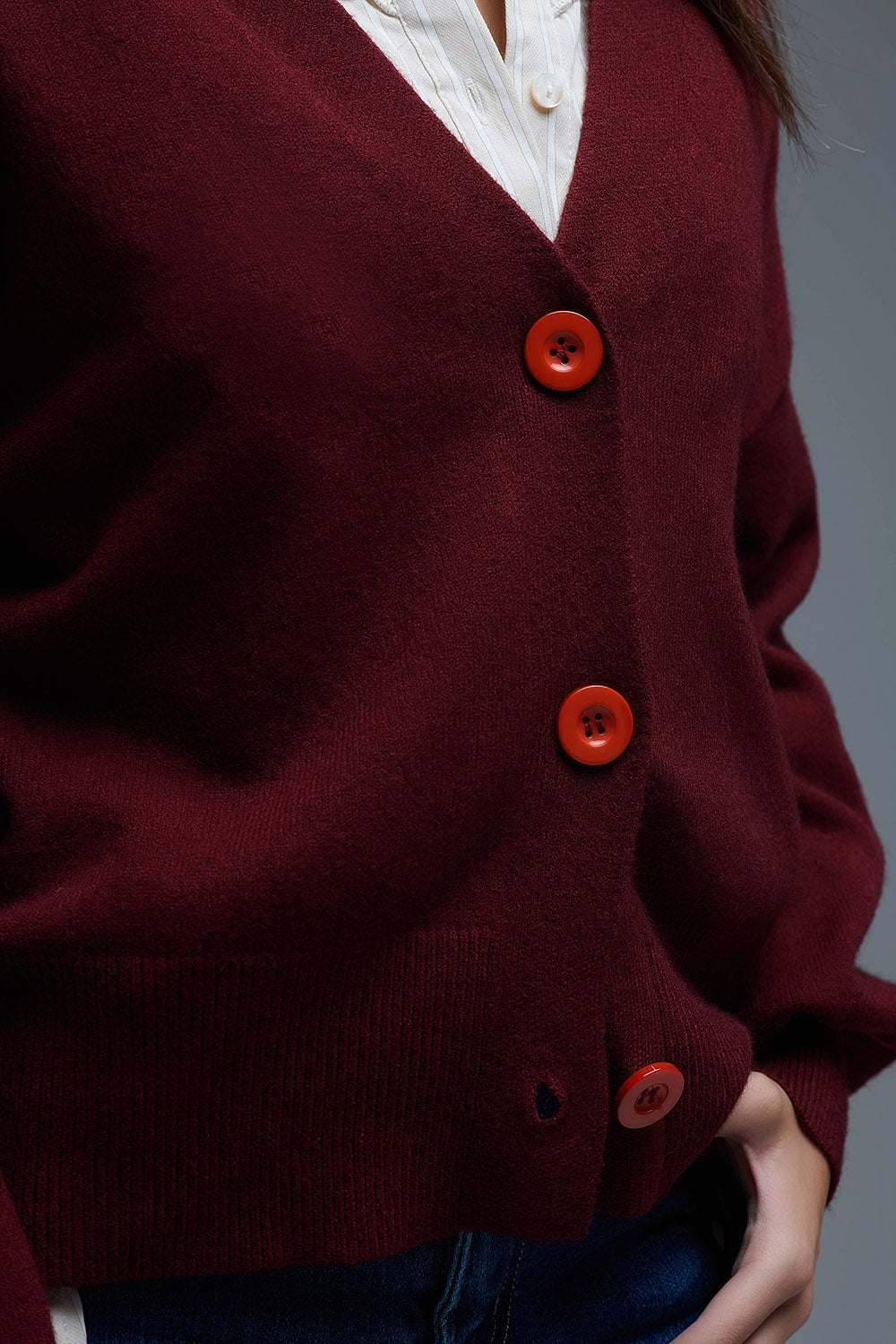 Cardigan basique à col en V et manches longues en bordeaux