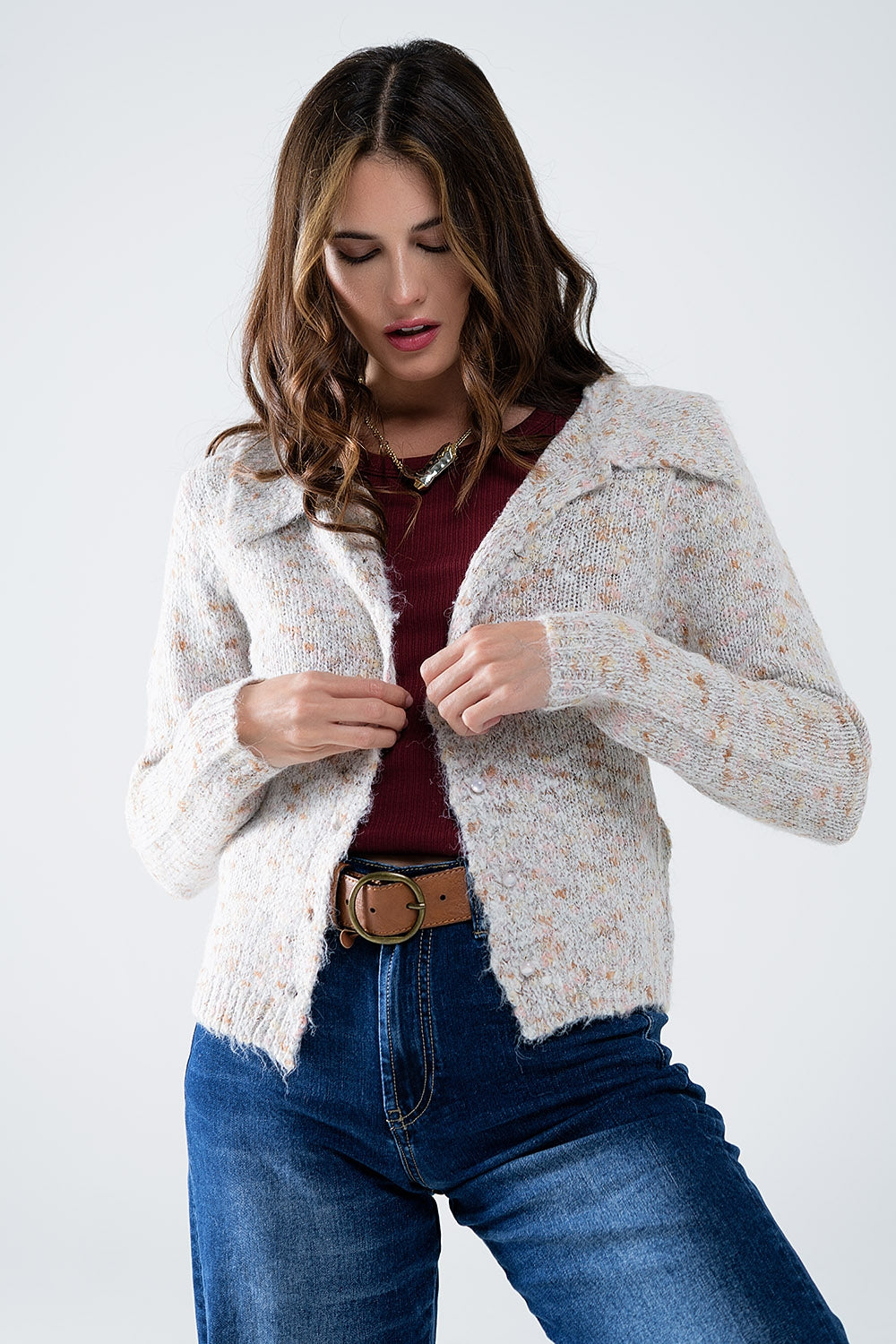 Cardigan beige avec boutons en perles