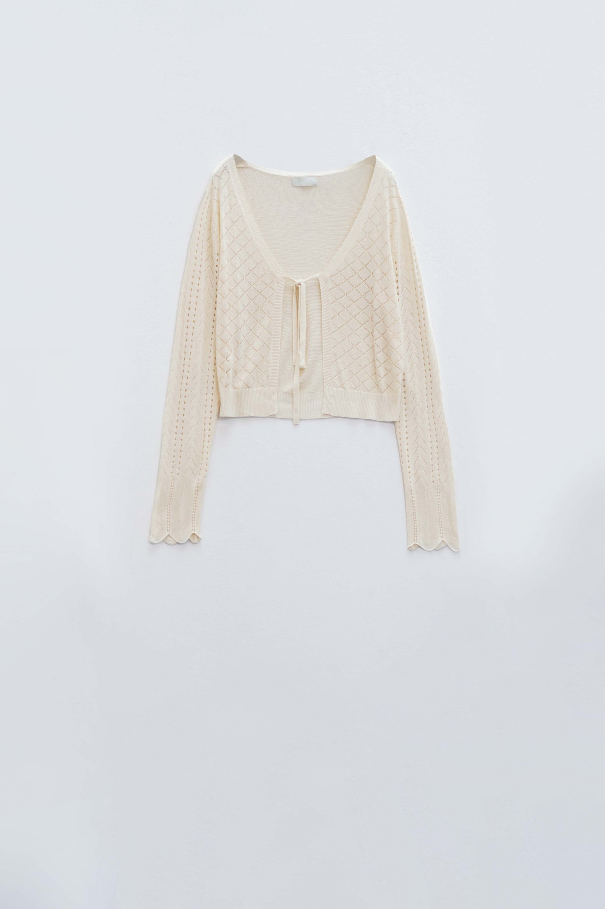 Q2 Cardigan beige avec imprimé Argyle et fermeture à nouer