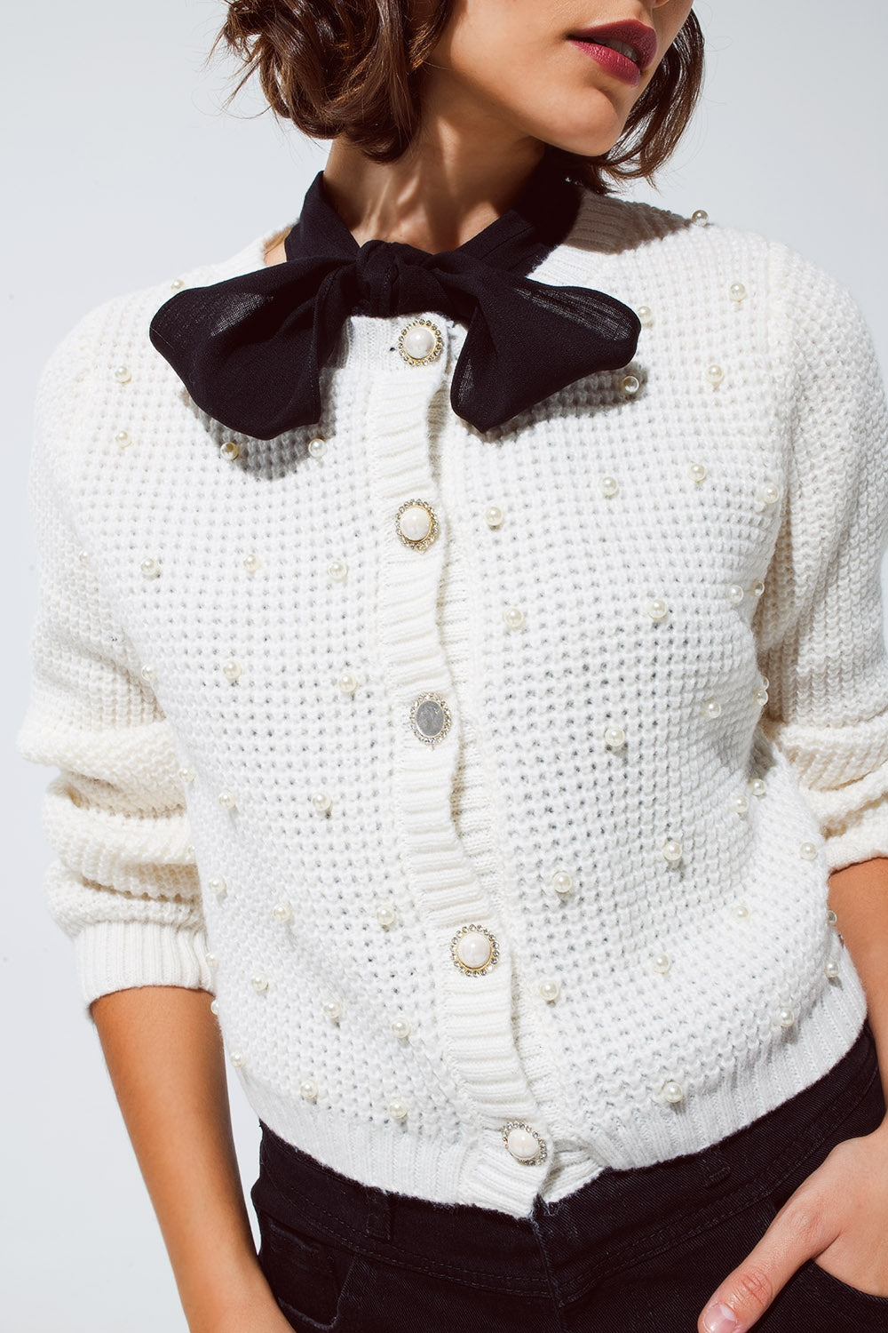 Cardigan blanc en tricot gaufré avec perles et boutons ornés en blanc