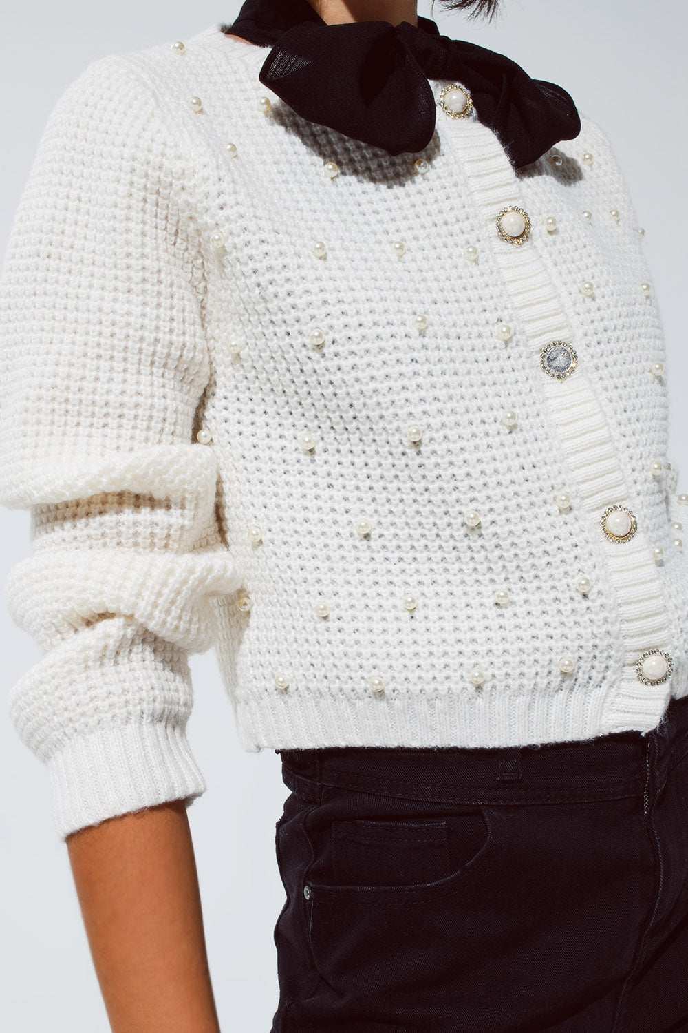 Cardigan blanc en tricot gaufré avec perles et boutons ornés en blanc