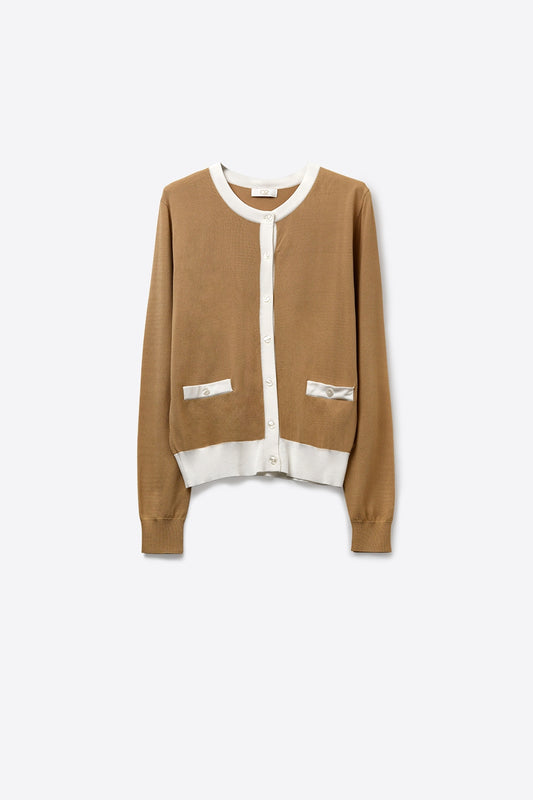 Q2 Cardigan Classique à Boutons avec Finition Contrastante en Camel