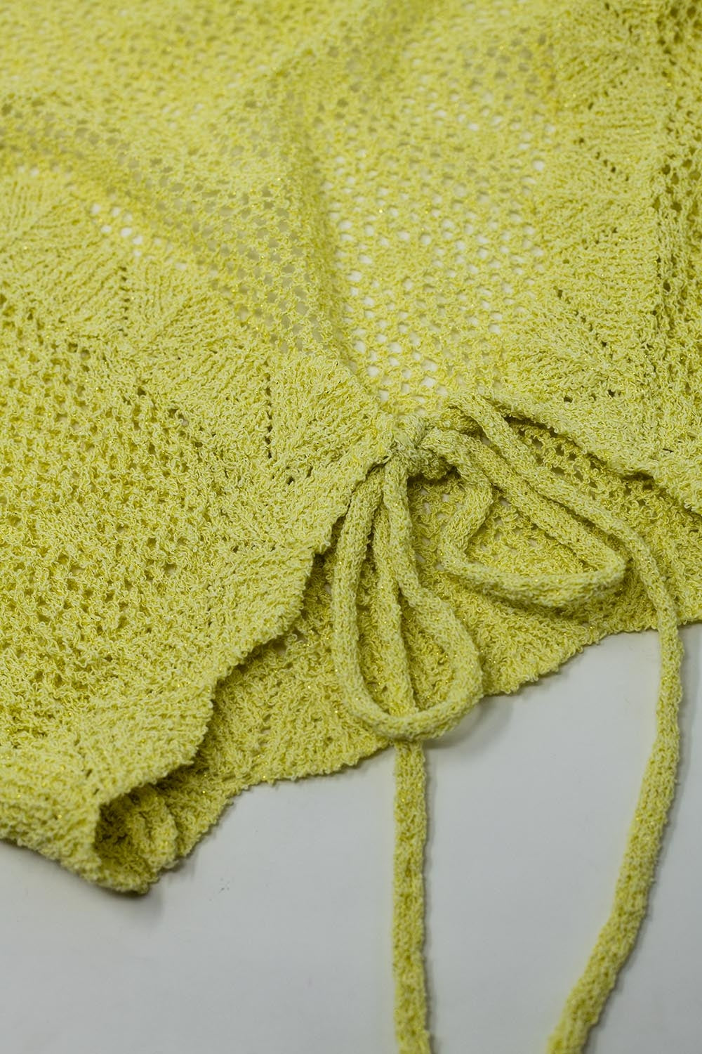 Cardigan court en crochet jaune avec détails en lurex