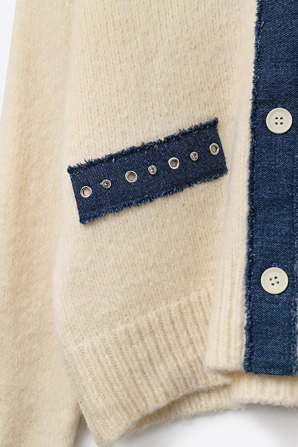 Cardigan crème avec détails en tissu denim