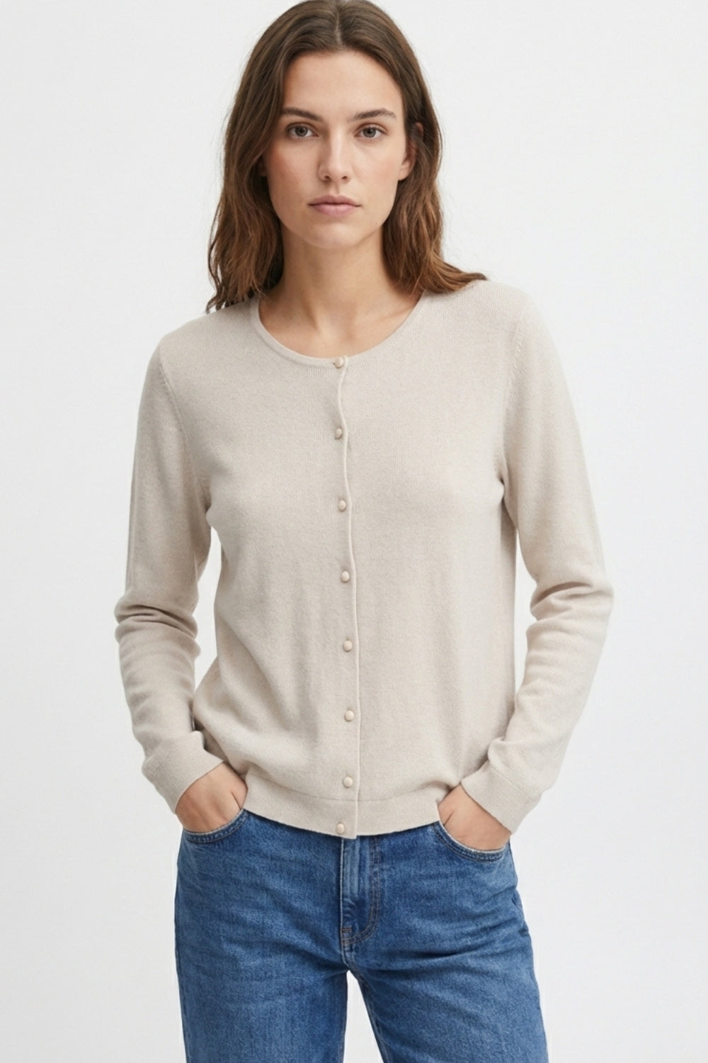 Cardigan en maille côtelée beige avec boutons en nacre