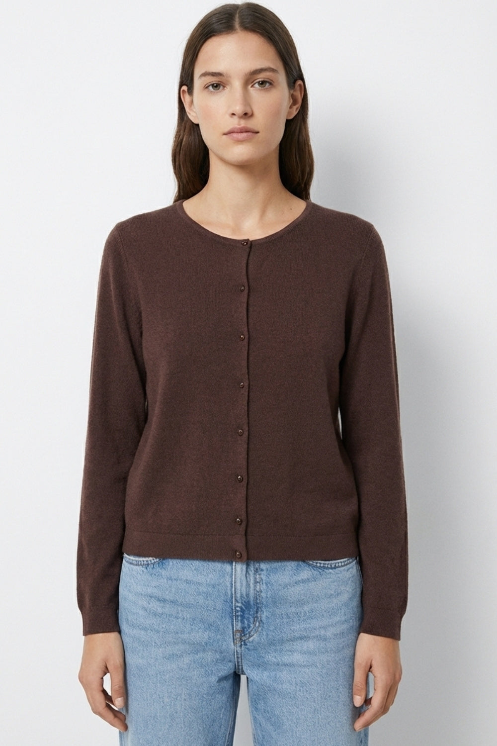 Cardigan en maille côtelée marron avec boutons en nacre