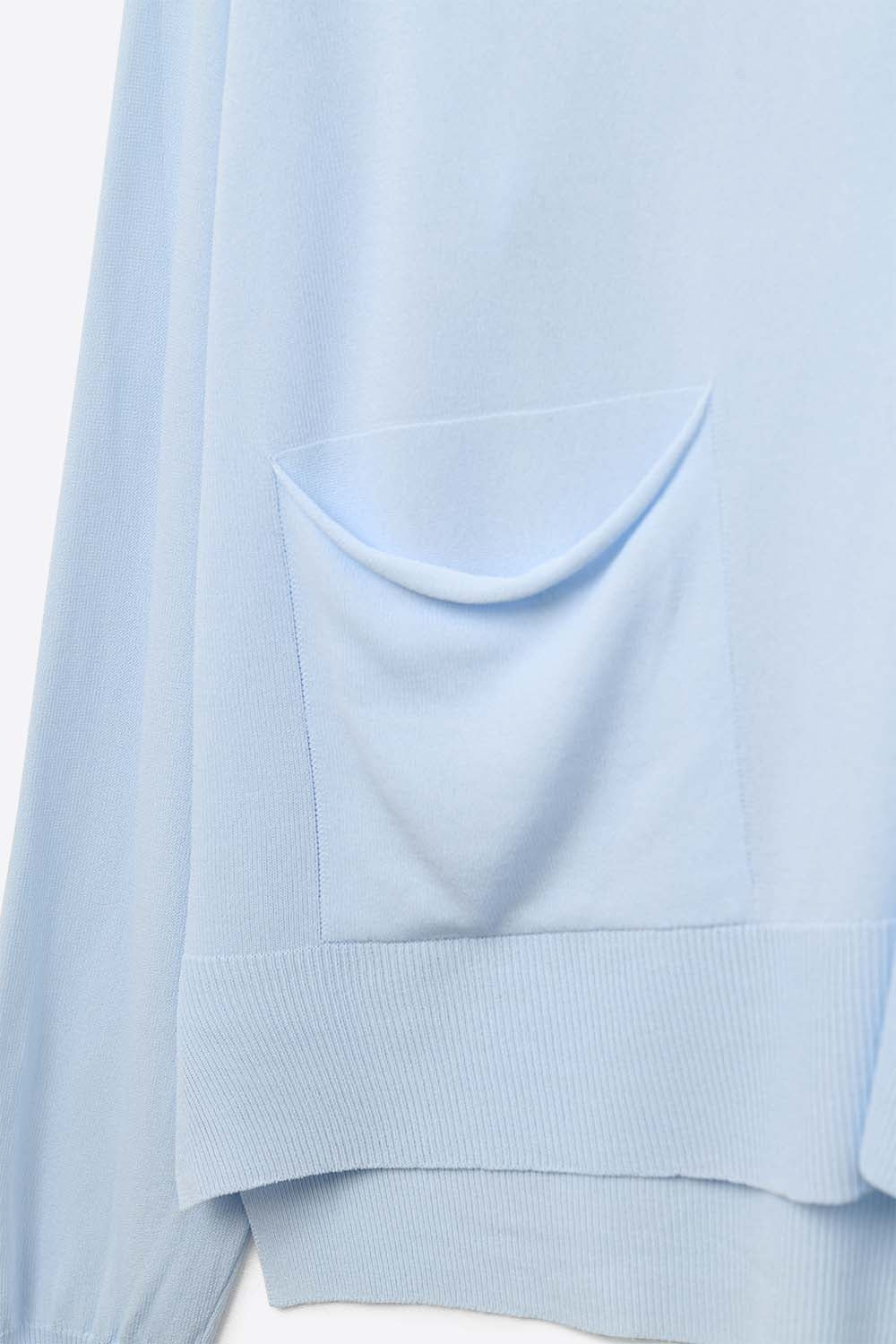 Cardigan en maille fine avec poches sur le devant en bleu