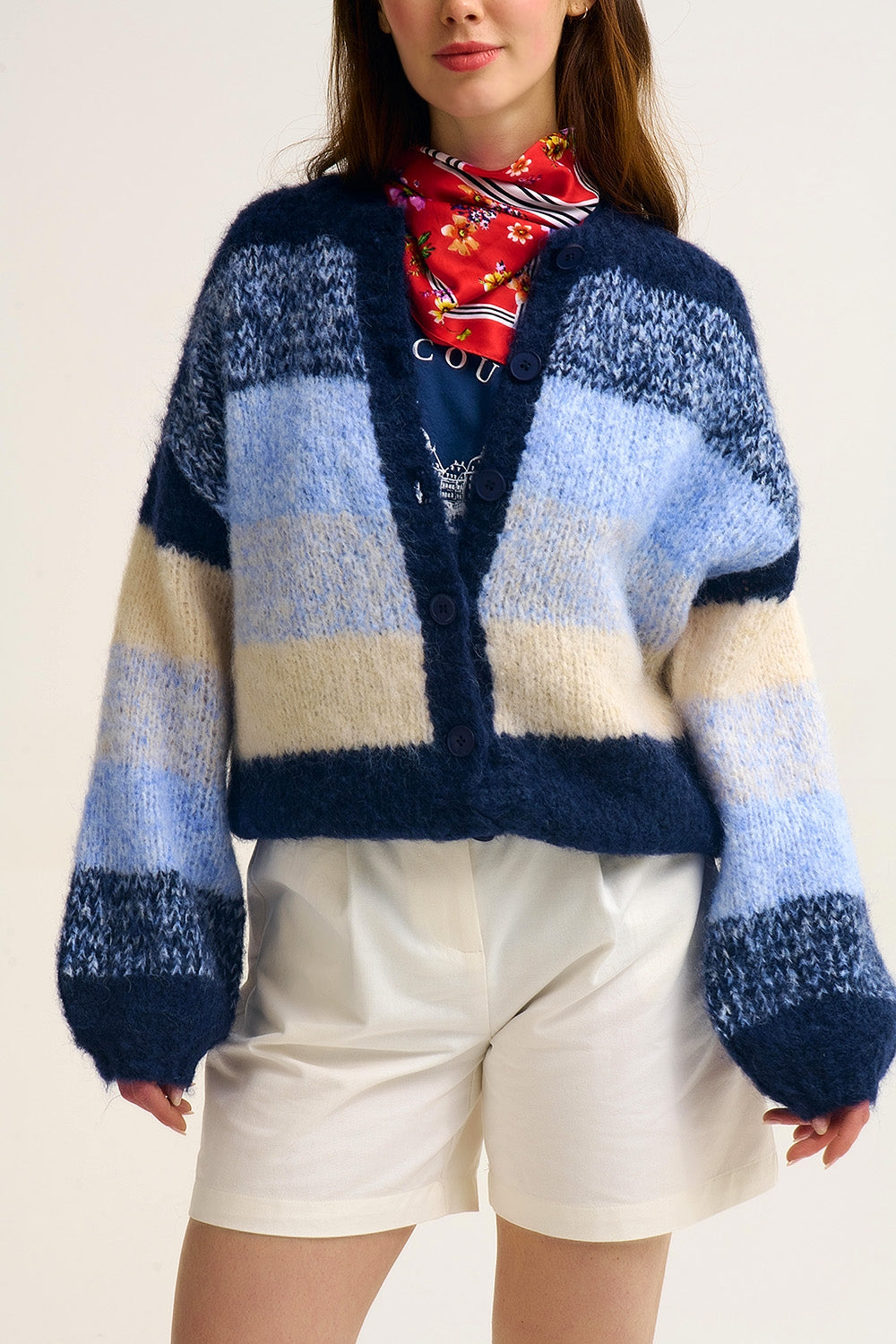 Cardigan en tricot épais dégradé bleu marine avec texture douce et boutons sur le devant