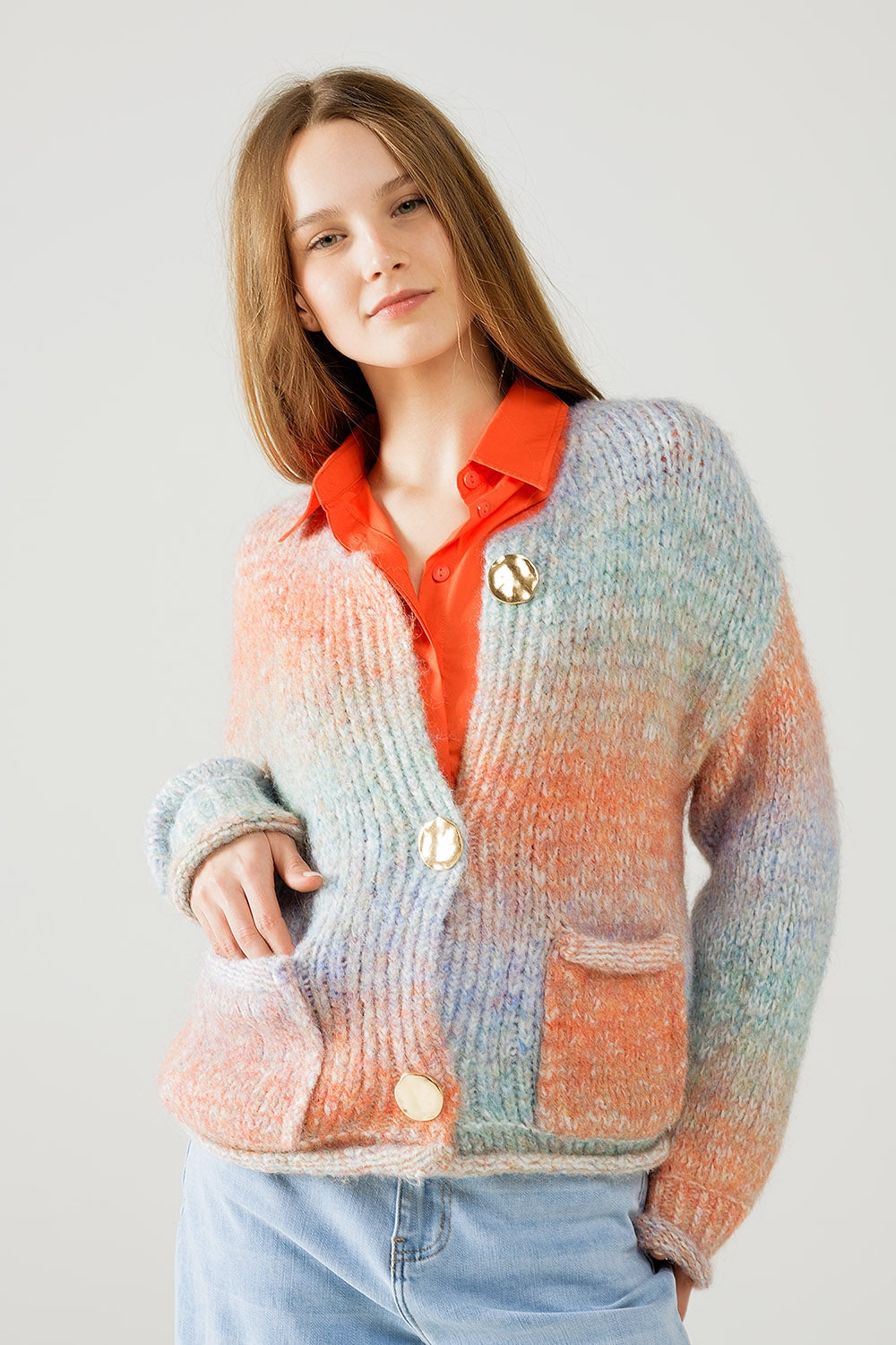 Q2 Cardigan en tricot multicolore avec 3 boutons dorés