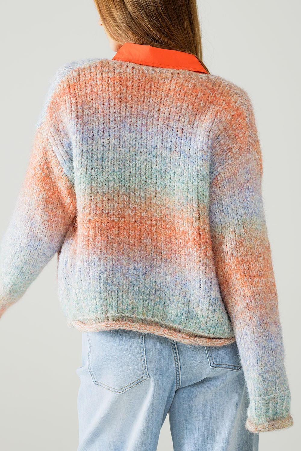 Cardigan en tricot multicolore avec 3 boutons dorés
