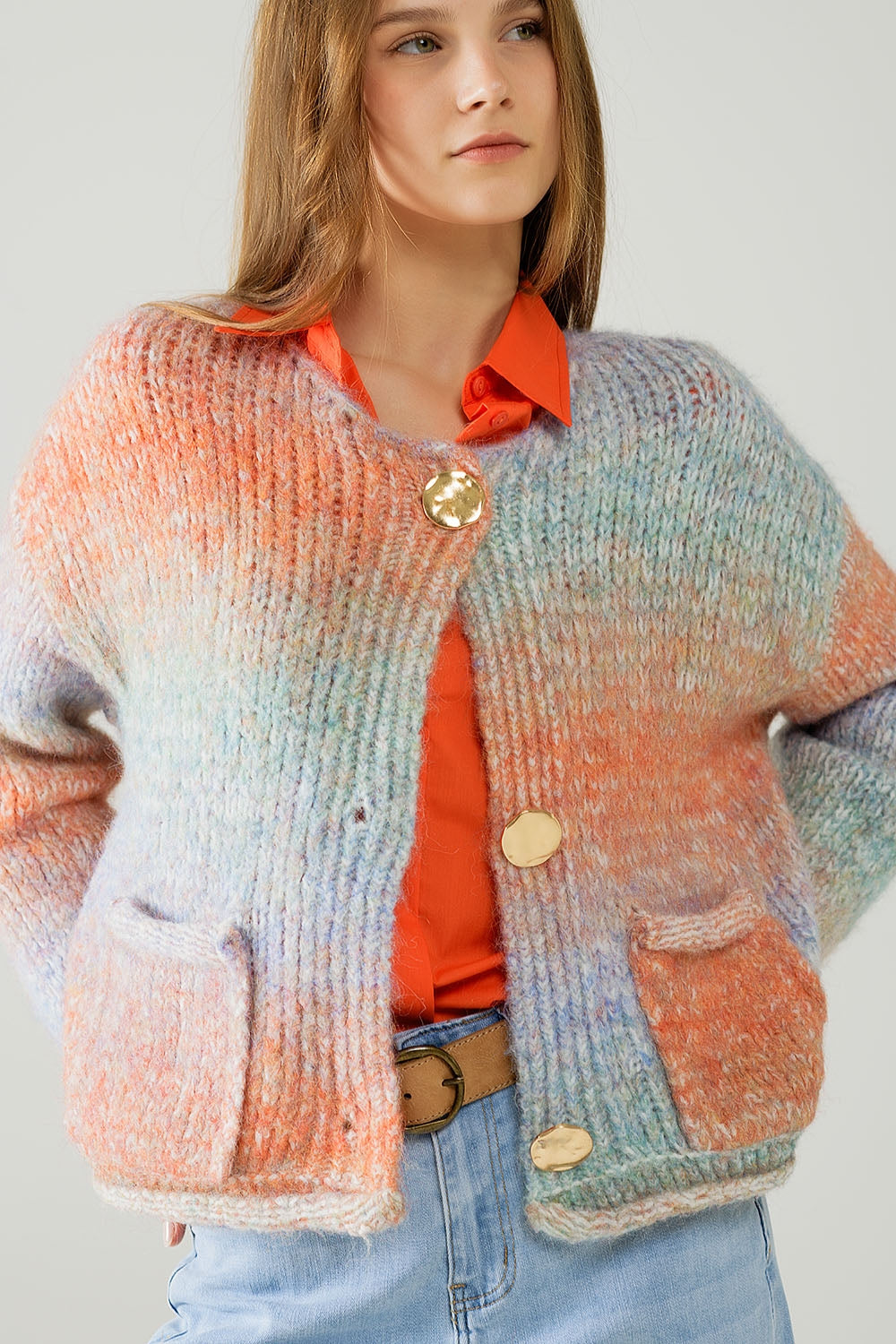 Cardigan en tricot multicolore avec 3 boutons dorés