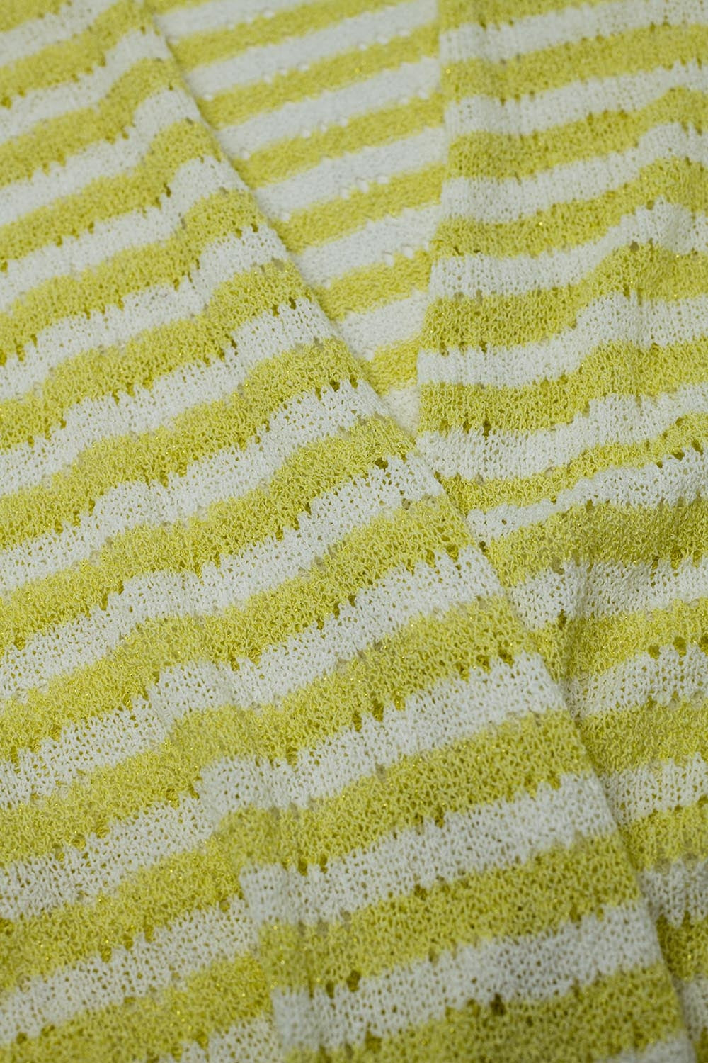 Cardigan jaune de style bohème en maille pointelle à rayures et détails à franges