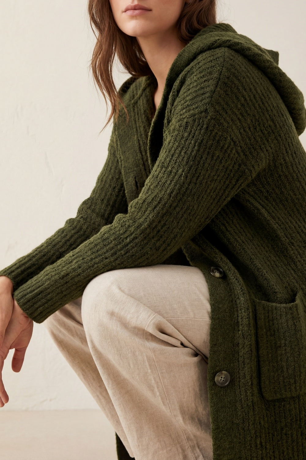 Cardigan long côtelé avec poches et capuche en kaki