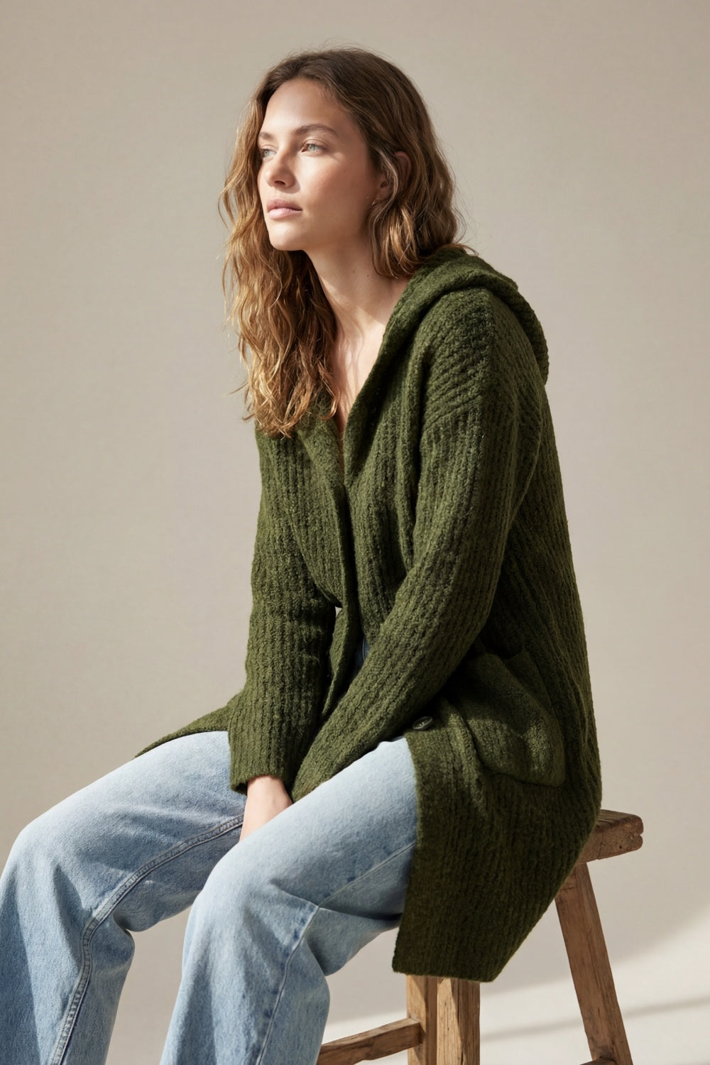 Cardigan long côtelé avec poches et capuche en kaki