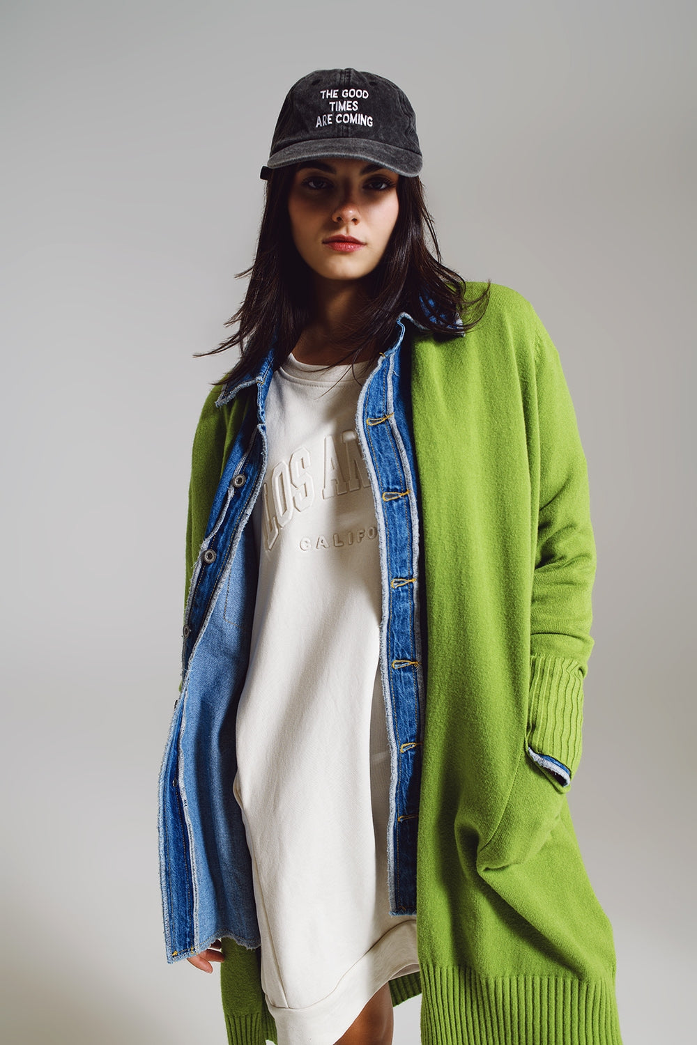 Cardigan long vert avec poches pliées