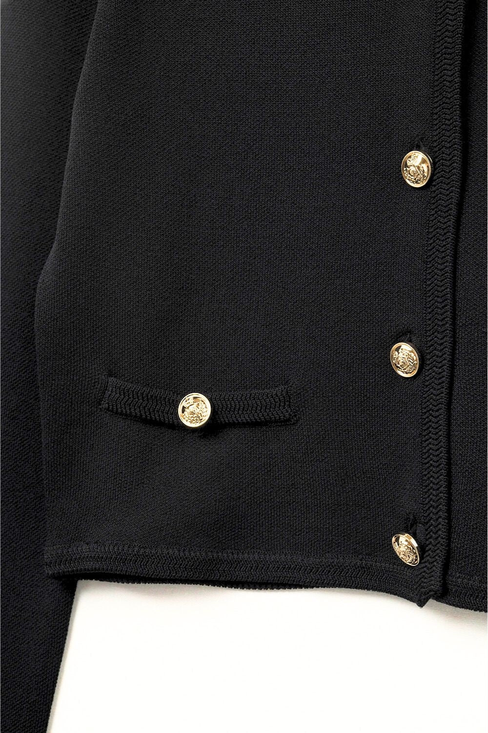 Cardigan noir avec boutons dorés