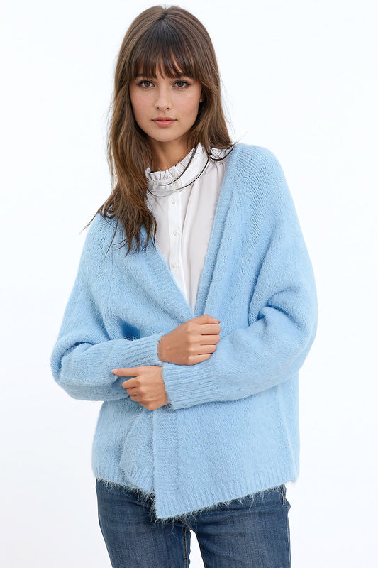 Q2 Cardigan ouvert décontracté en maille duveteuse bleu layette avec bords-côtes au niveau des manches et des poignets.