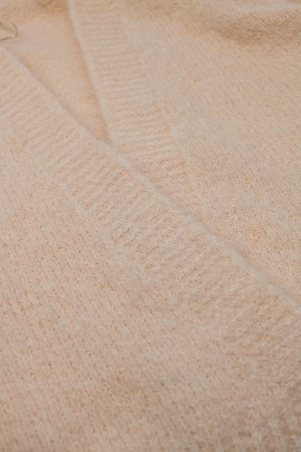 Cardigan ouvert en maille duveteuse surdimensionnée en blanc avec bord-côte aux extrémités et aux poignets