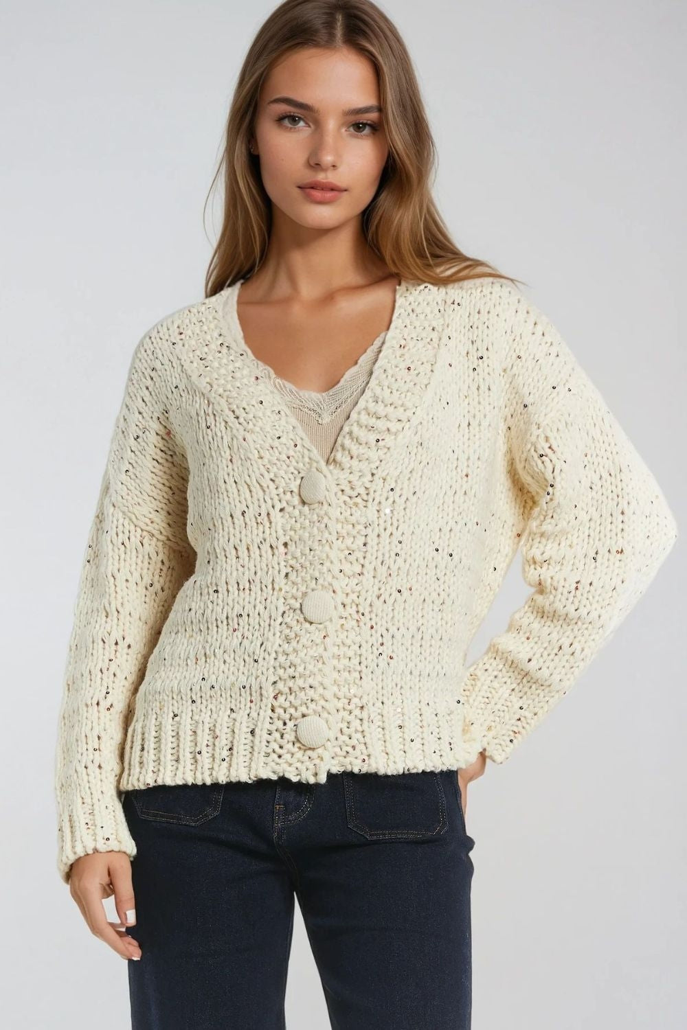 Q2 Cardigan oversize en maille épaisse de couleur crème avec détails en paillettes