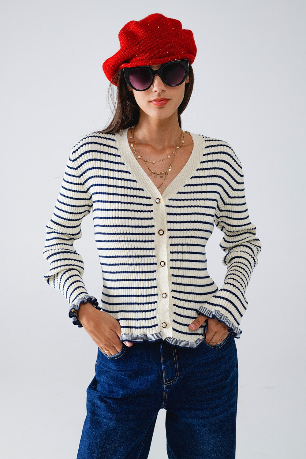 Q2 Cardigan rayé en crème avec bordure à volants