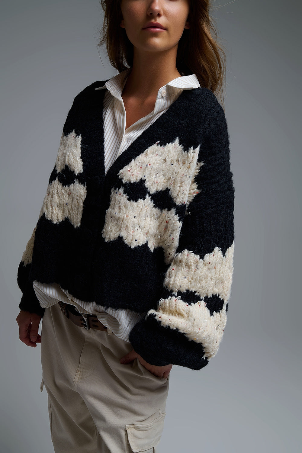 Cardigan rayé en tricot épais avec détails de paillettes en noir