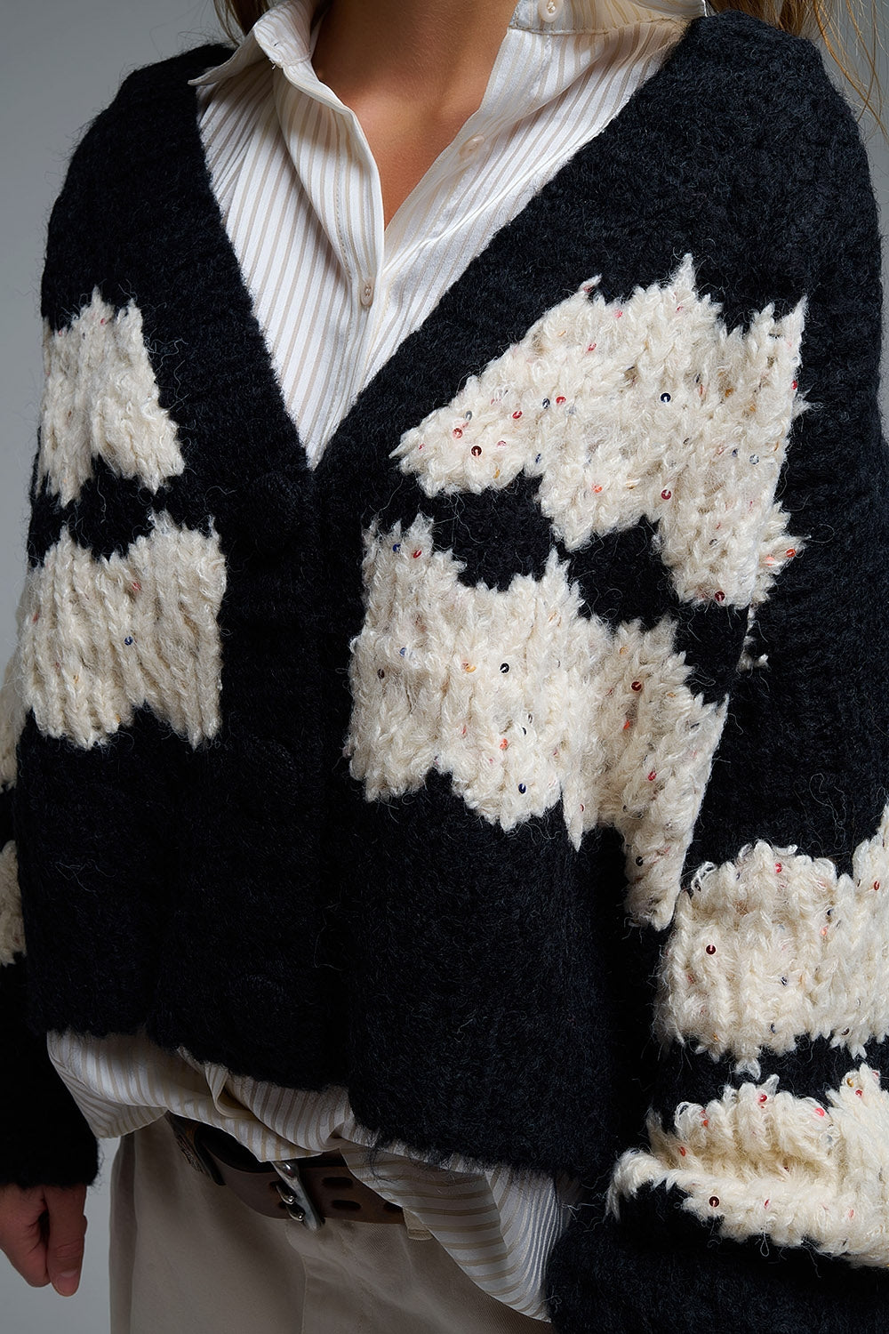 Cardigan rayé en tricot épais avec détails de paillettes en noir