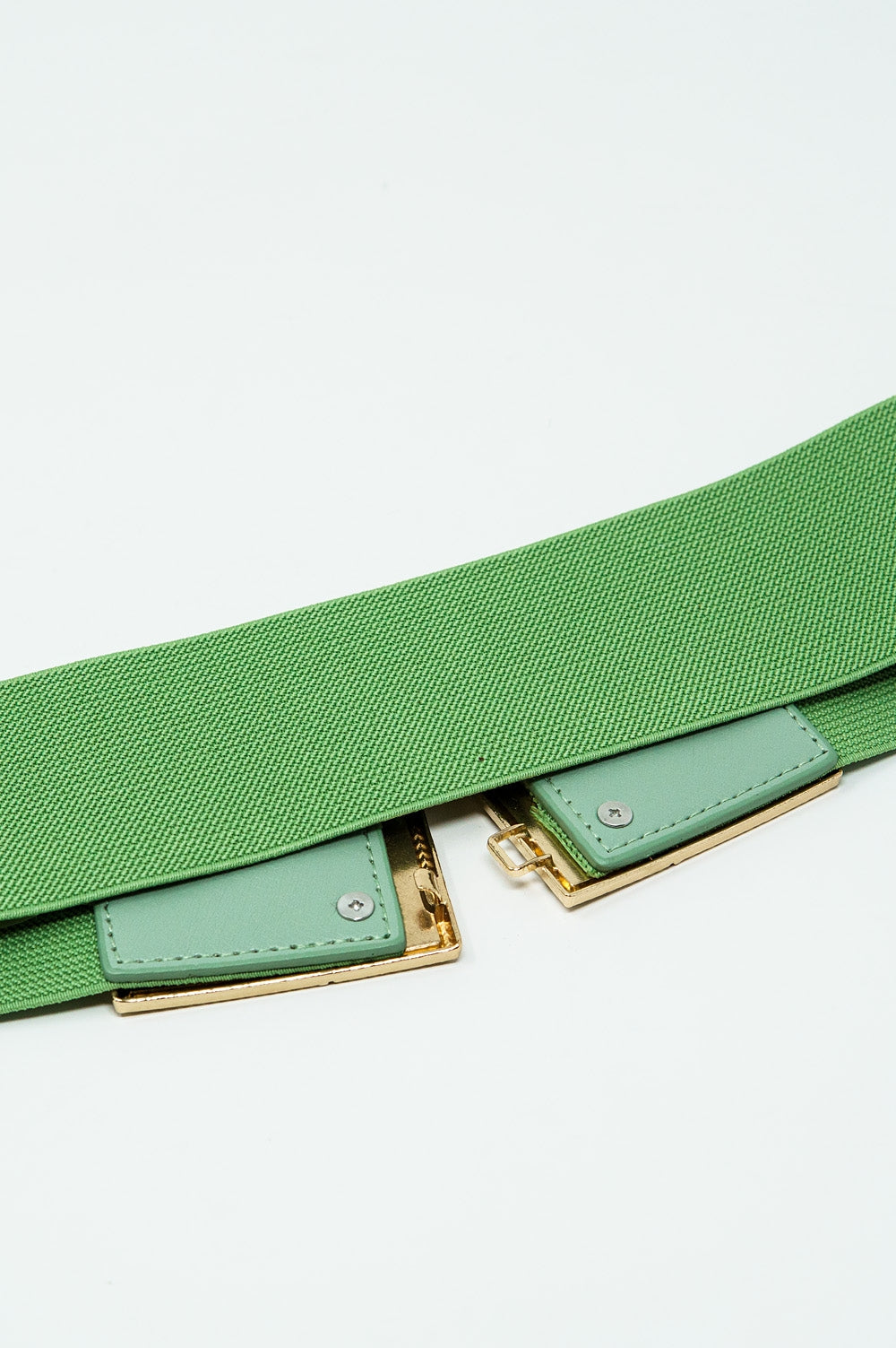 Ceinture élastique verte avec boucles carrées