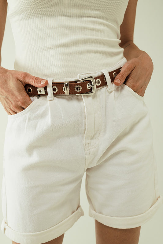 Q2 Ceinture fine en cuir marron avec détails argentés