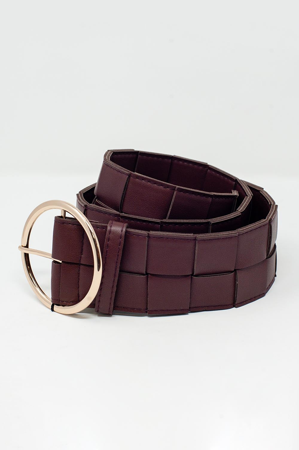 Ceinture tissée avec boucle dorée en bordeaux