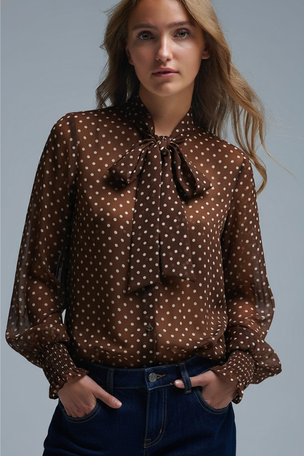 Q2 Chemise à pois marron avec détails en dentelle en mousseline de soie