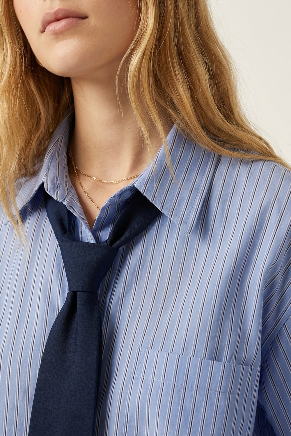 Chemise ample à rayures bleu clair à boutons