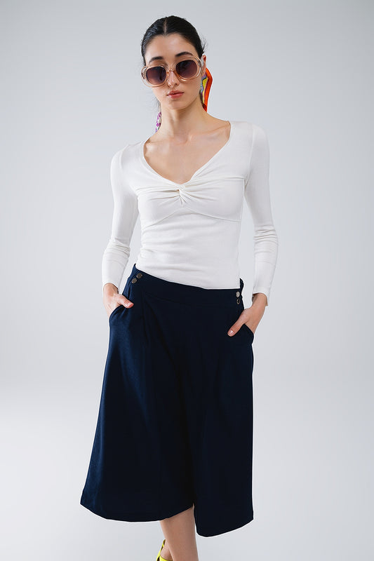 Q2 Chemise blanche à manches longues avec détail de nœud et col en V