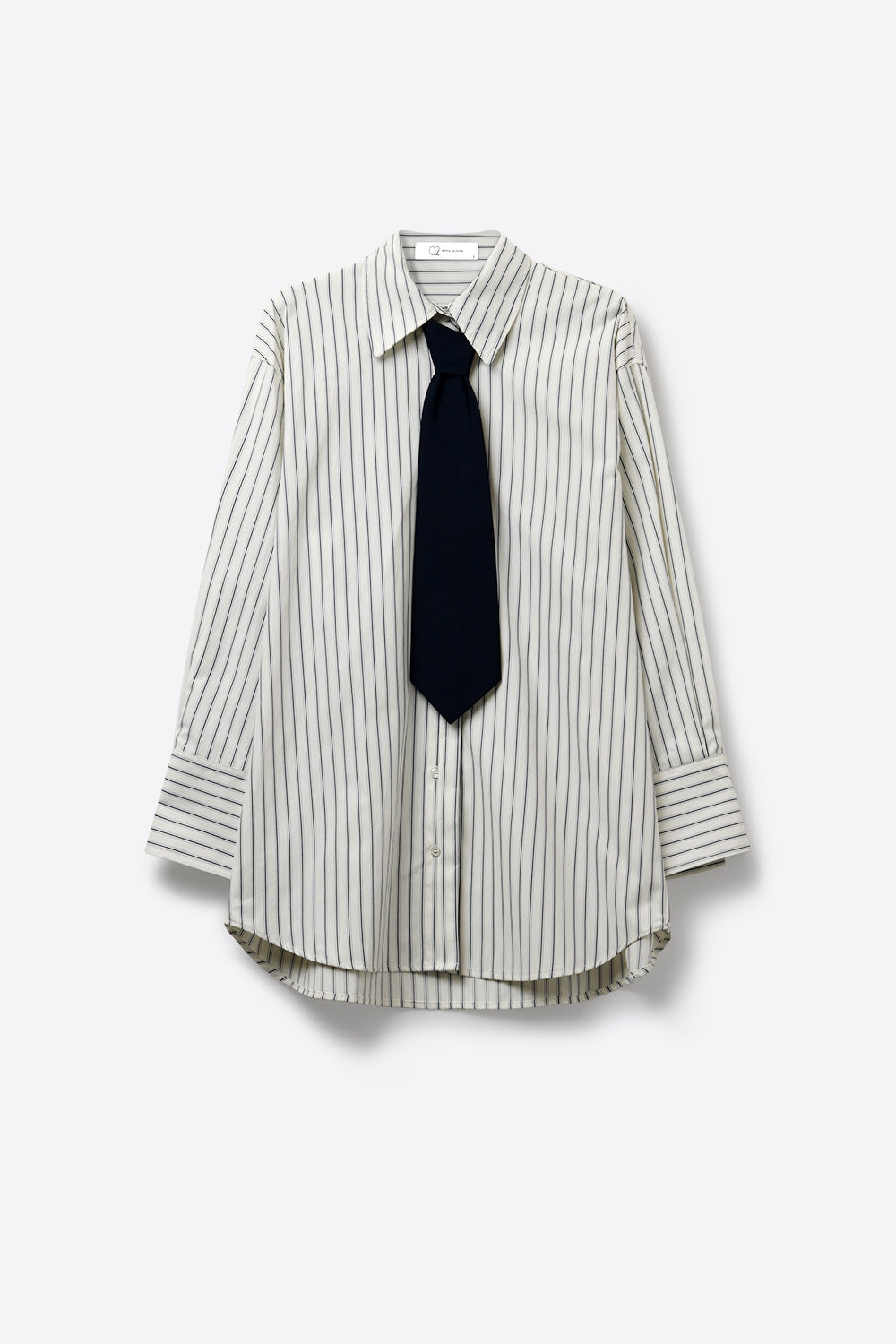 Chemise blanche à rayures avec détail de cravate