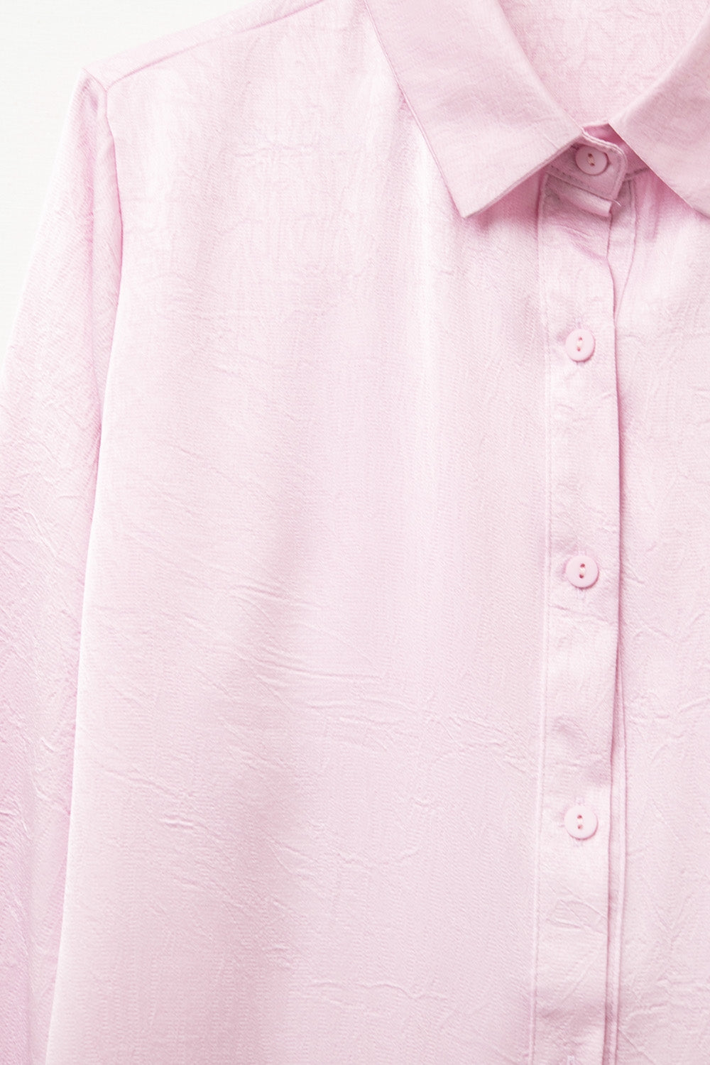 Chemise boutonnée en satin rose bébé