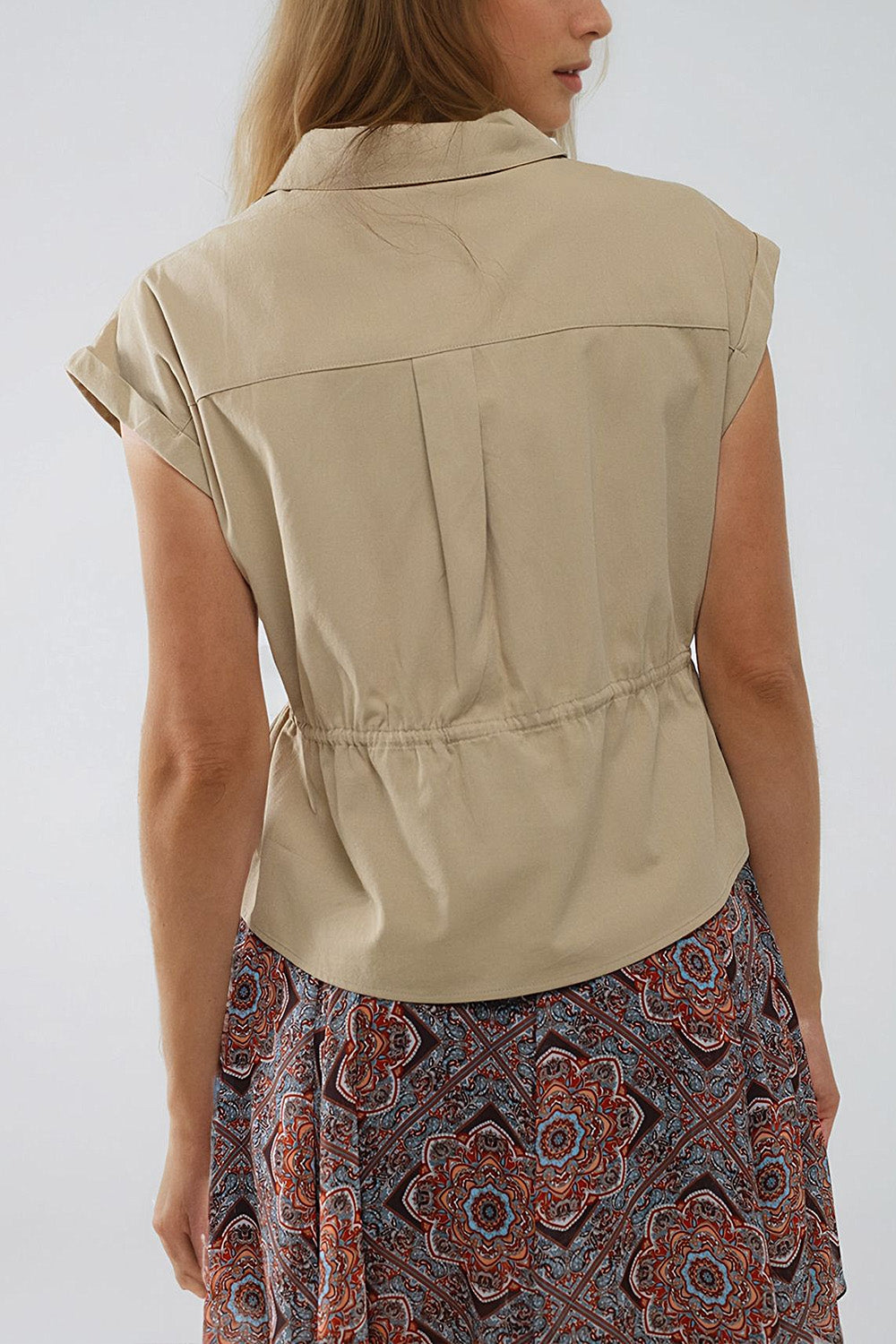 Chemise boutonnée kaki avec poches poitrine