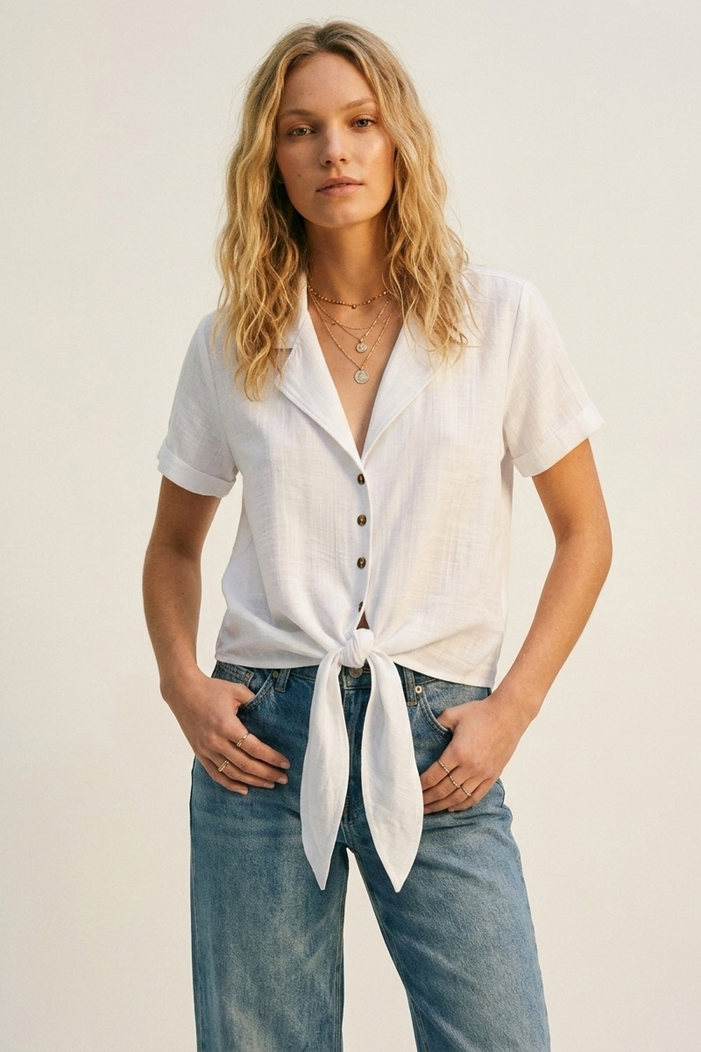 Chemise courte à manches courtes avec nœud sur le devant en lin blanc