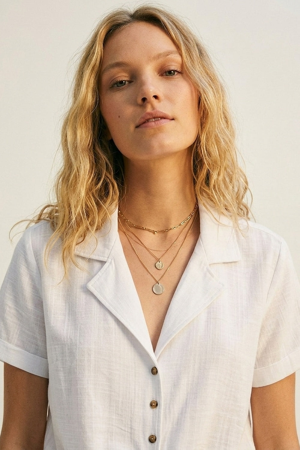 Chemise courte à manches courtes avec nœud sur le devant en lin blanc