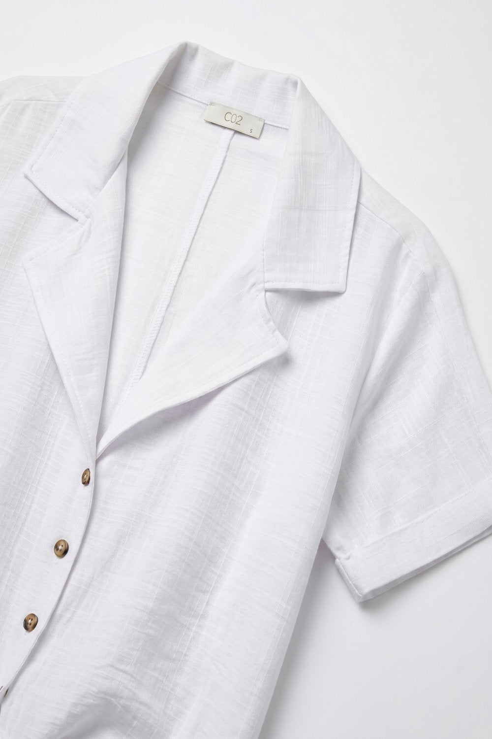Chemise courte à manches courtes avec nœud sur le devant en lin blanc