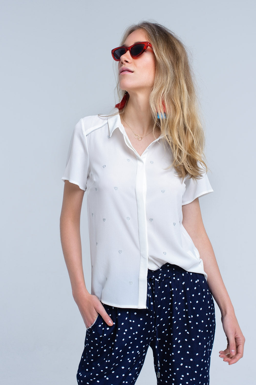 Q2 Chemise crème avec broderie coeur