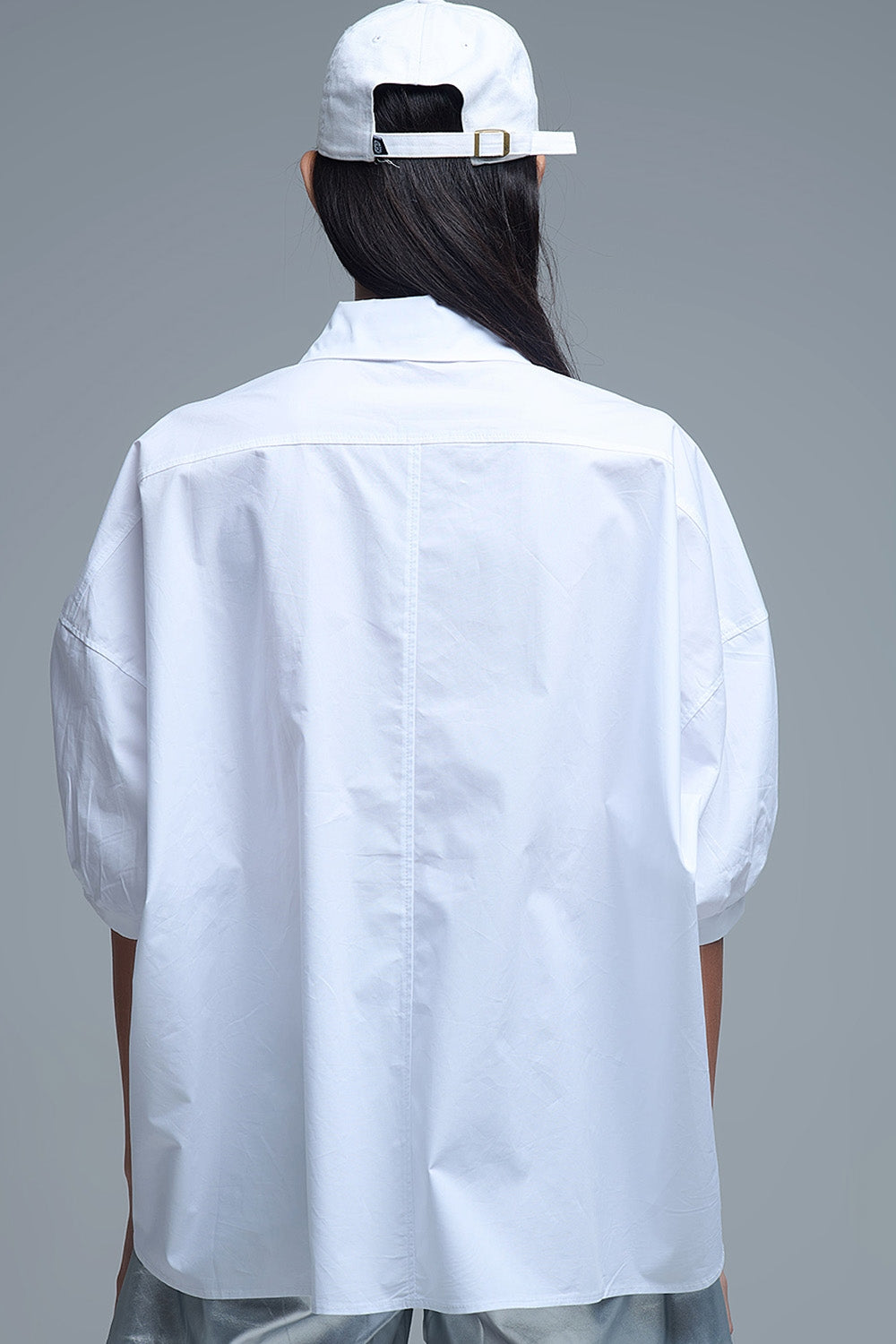 Chemise décontractée en popeline à manches 3/4 avec détails de boutons en blanc