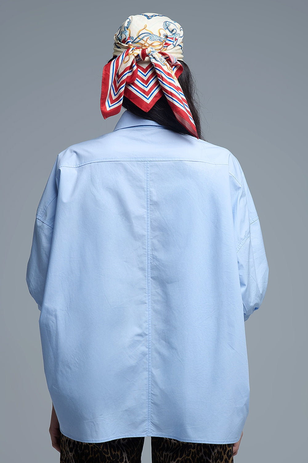 Chemise décontractée en popeline à manches 3/4 avec détails de boutons