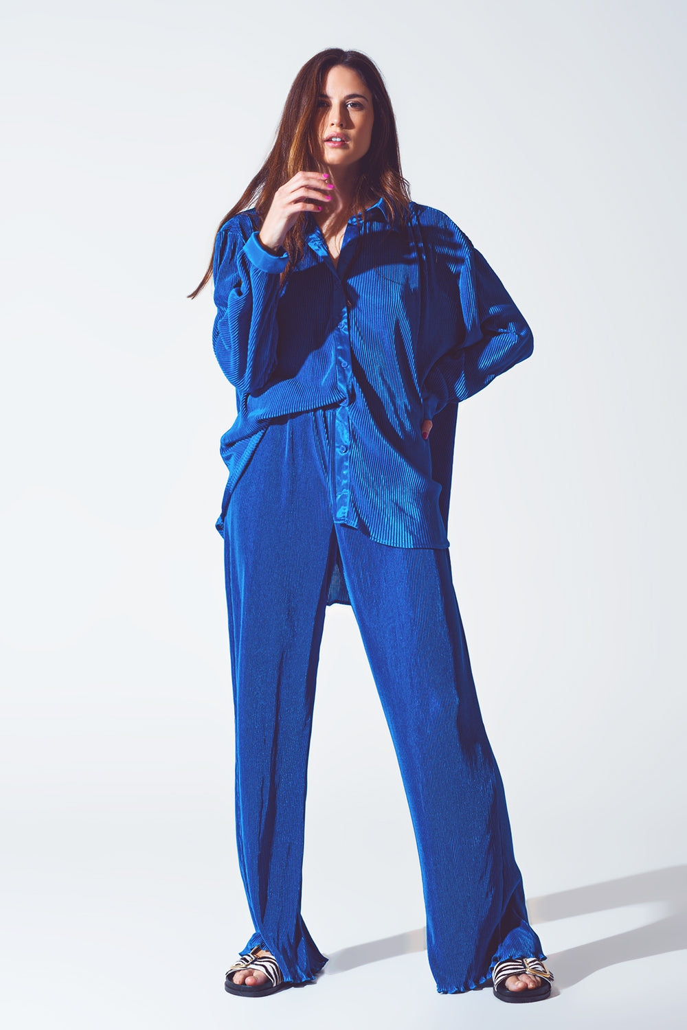 Chemise décontractée en satin plissé en bleu