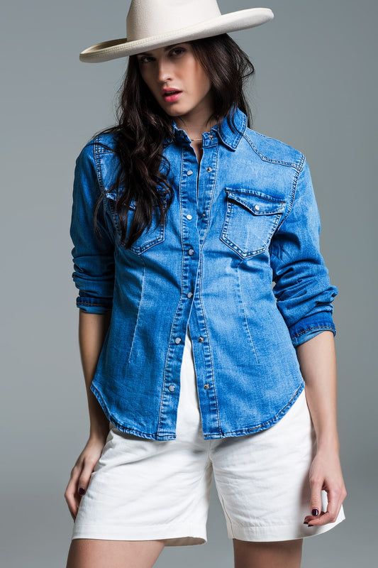 Q2 Chemise en jean délavé moyen avec poches poitrine et boutons-pression