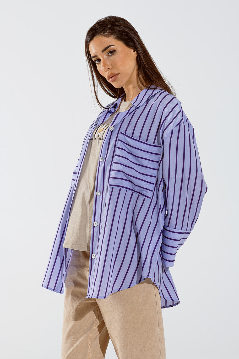 Chemise en lavande à rayures violettes et poches de poitrine
