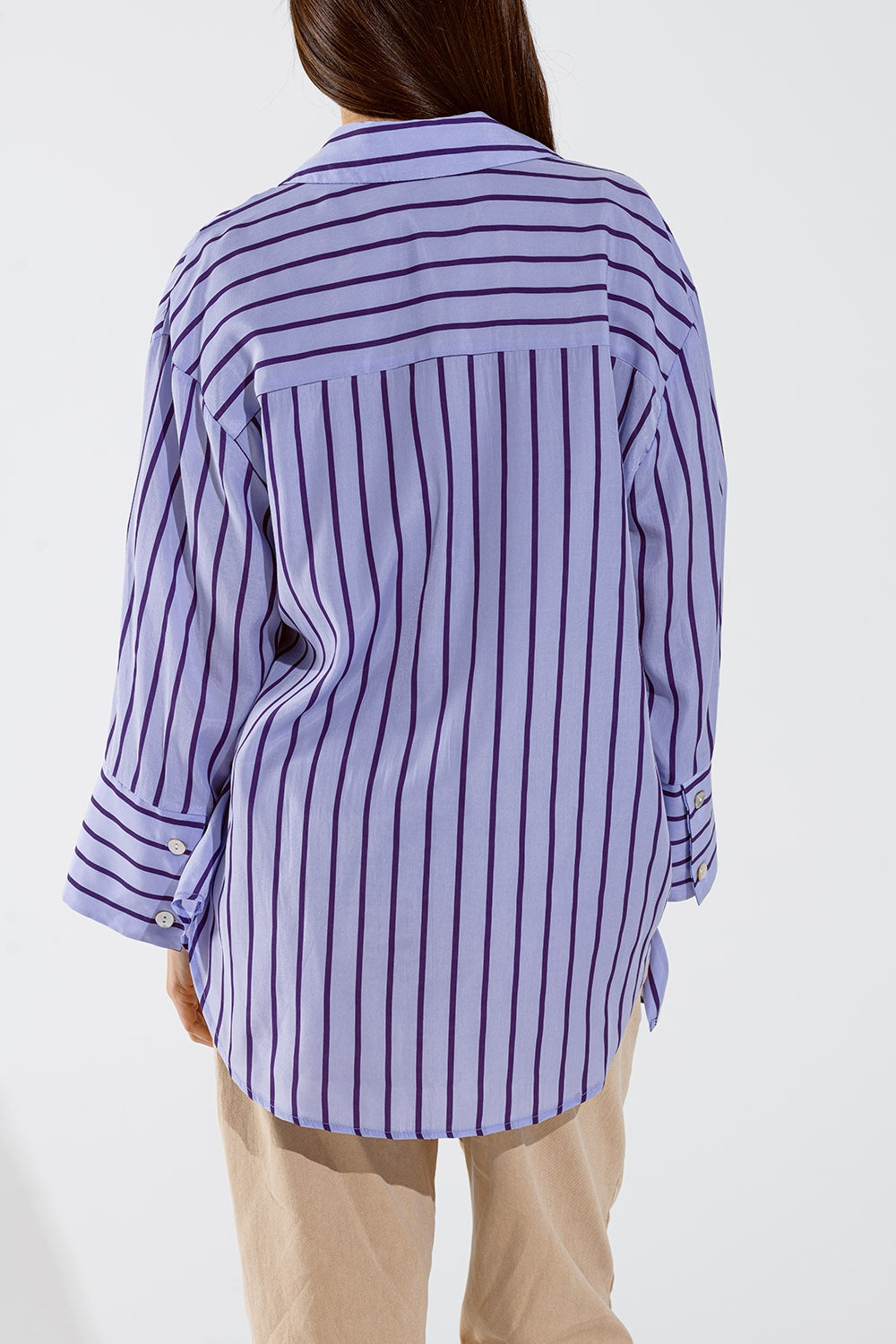 Chemise en lavande à rayures violettes et poches de poitrine