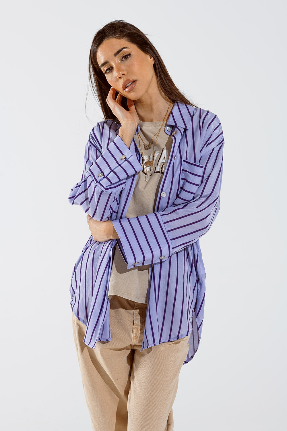 Chemise en lavande à rayures violettes et poches de poitrine